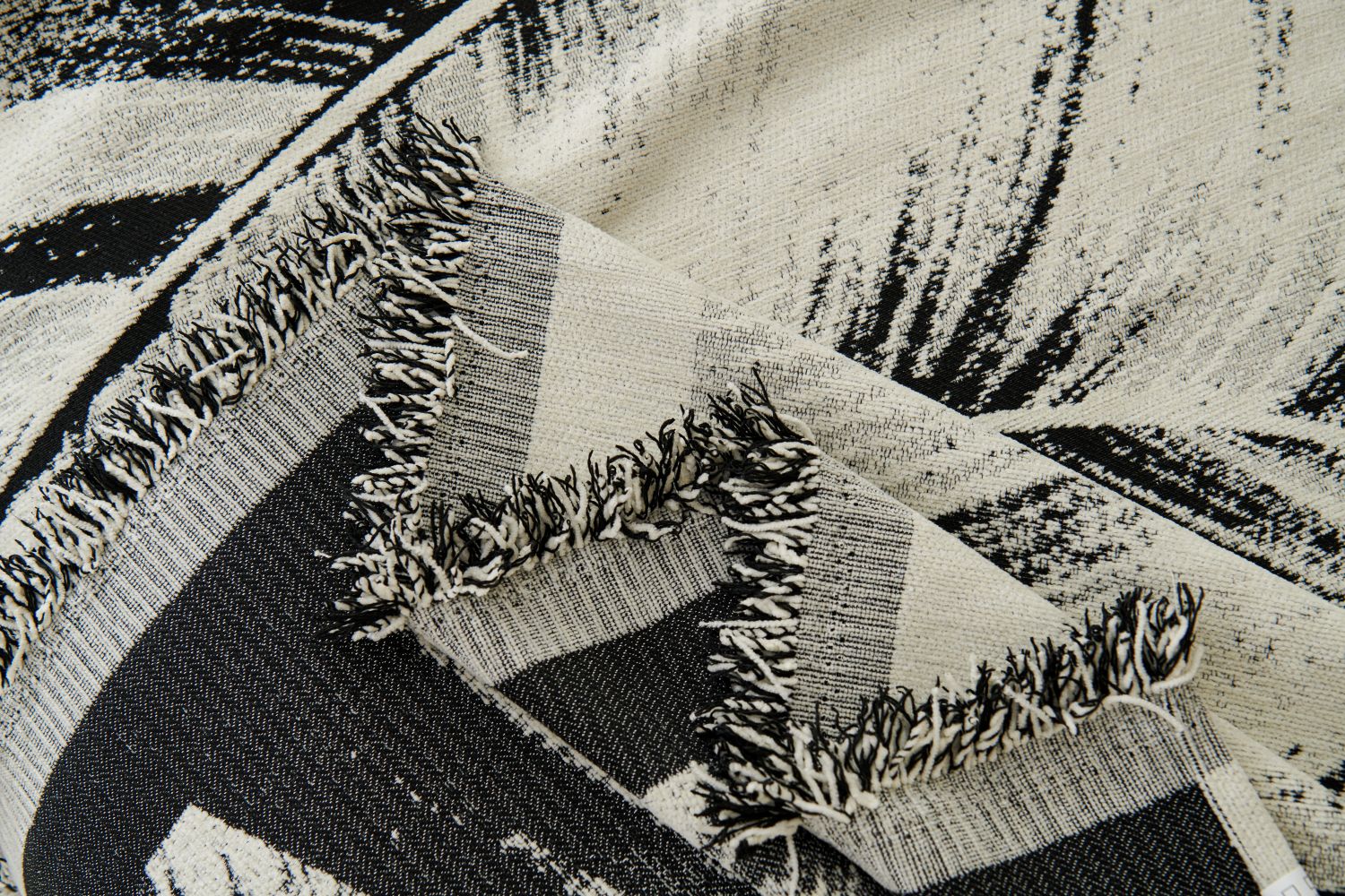 Sofa Throw - Yeluxe - Palm Black