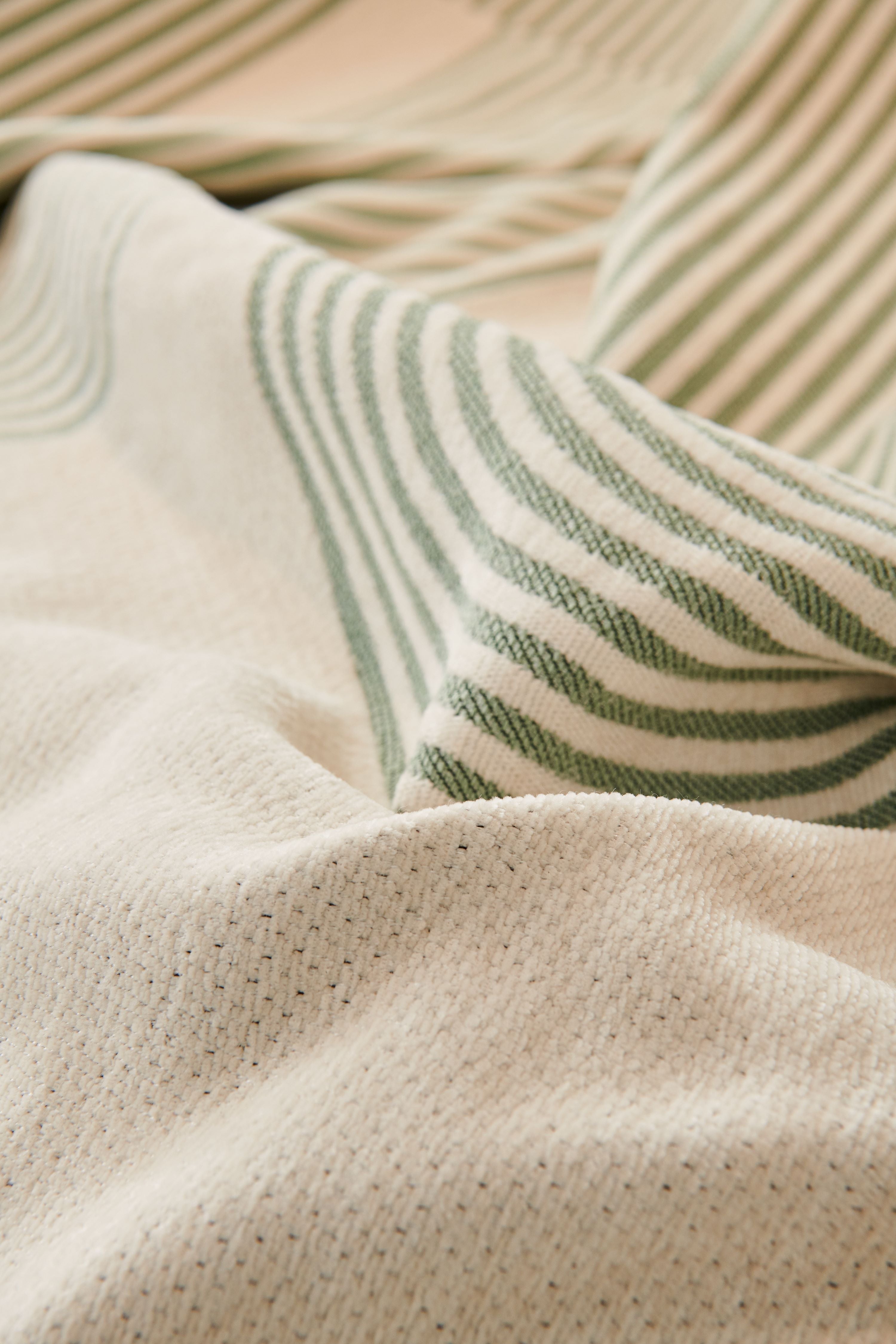 Sofa Throw - Pistachio Green - Soft Tassel Nordic Chenille