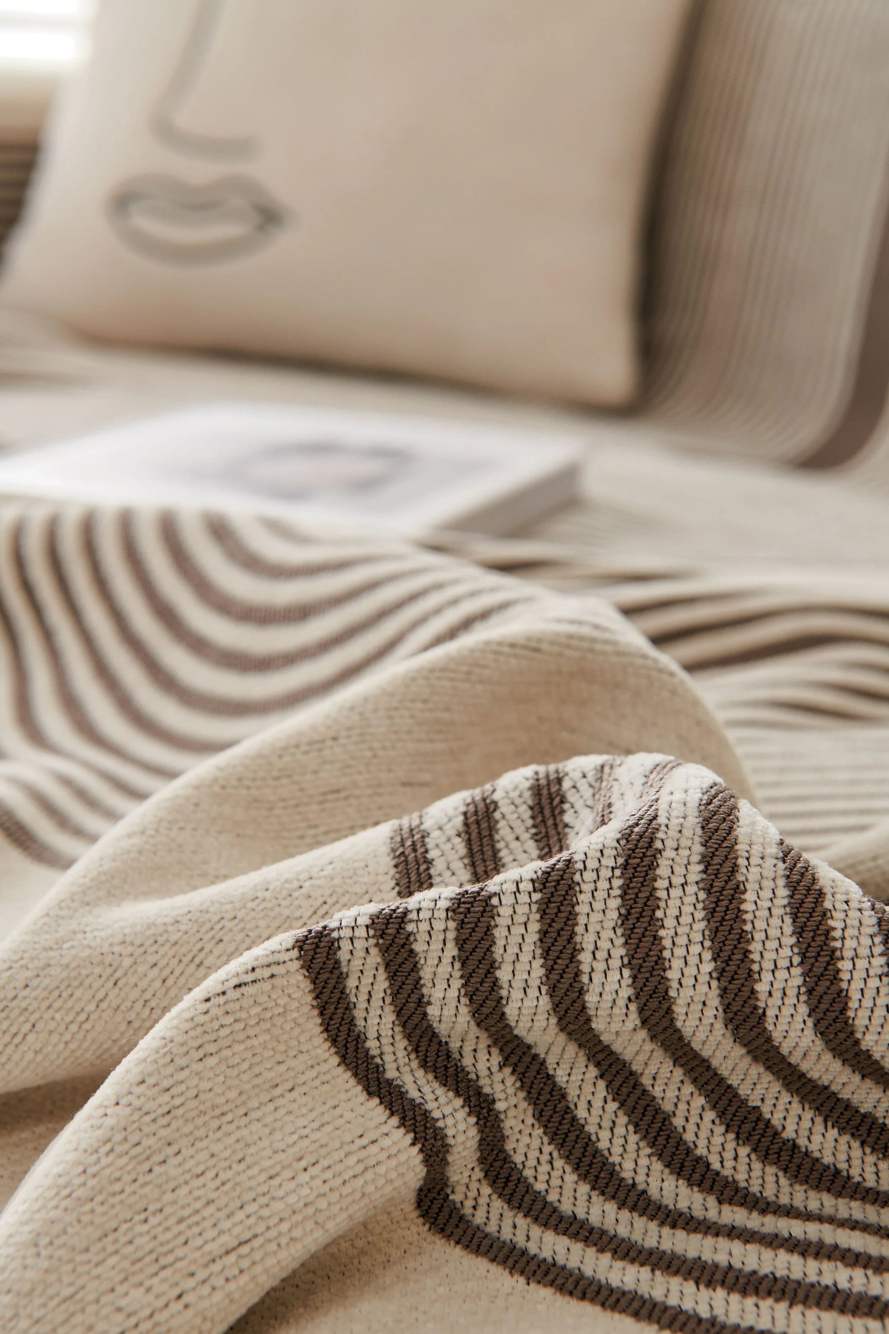 Sofa Throw - Brown Coffee - Soft Tassel Nordic Chenille - The sofa cover crafter